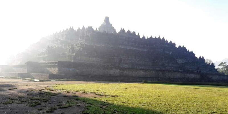 all-inclusive-borobudur-temple-guided-tour
