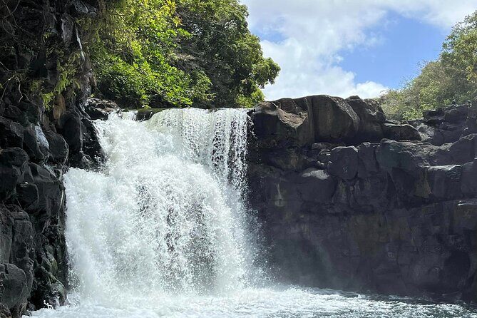 All inclusive CATAMARAN with BBQ : Ile aux cerf & GRSE waterfall - Key Points