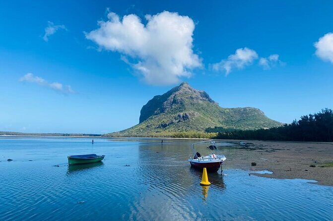 All Inclusive Full Day Tour: Chamarel Rhumrie,7-Coloured & Lunch - Practical Details and Tips