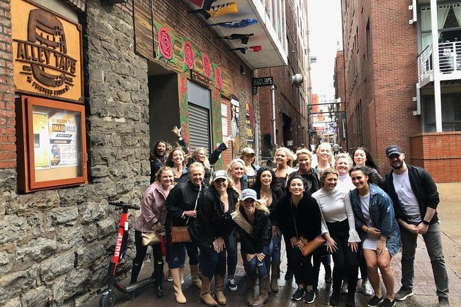 all-inclusive-pub-crawl-with-moonshine-cocktails-and-craft-beer