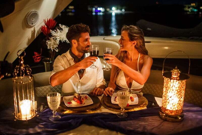 All-Inclusive Romantic Dinner Aboard a Luxurious Yacht - An In-Depth Look at the Experience