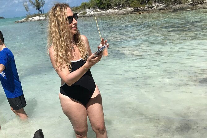 all-inclusive-swimming-with-the-pigs