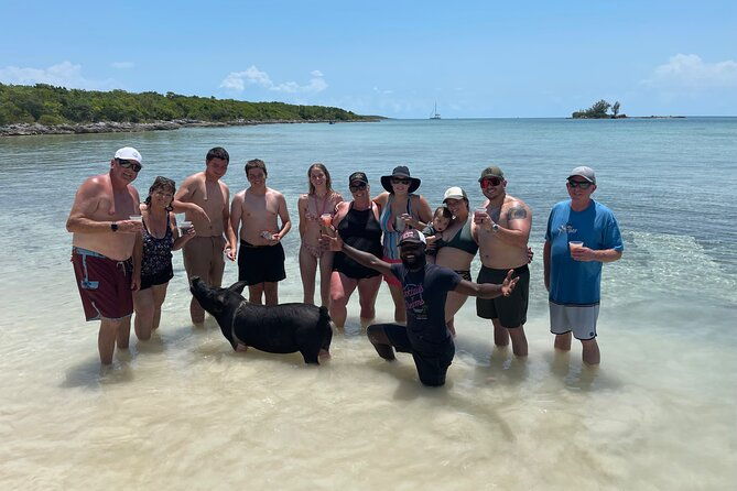 all-inclusive-swimming-with-the-pigs