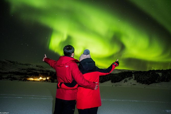 all-inclusive-very-small-group-northern-lights-with-photographs-2