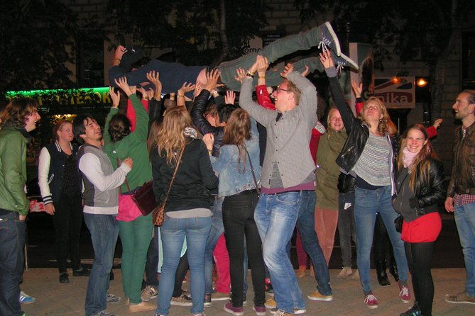 all-you-can-drink-pub-crawl-through-the-ruin-bars-in-budapest