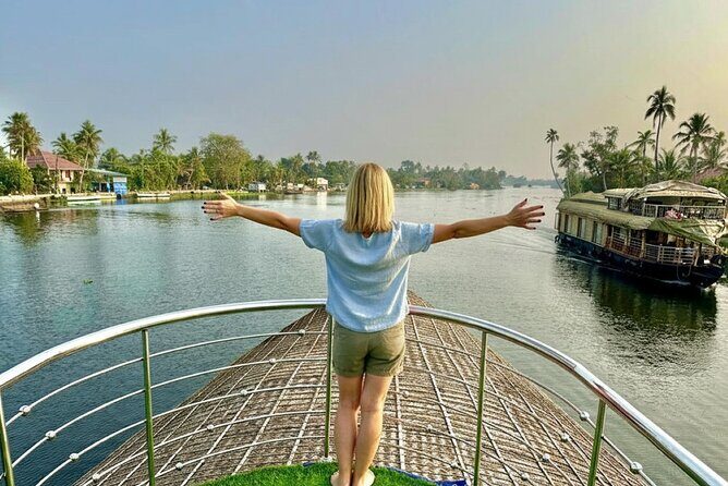 Alleppey Houseboat Overnight Cruise from Kochi - The Night on the Water: Peaceful and Picturesque