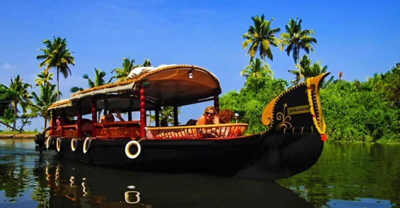 Alleppey Shikara boat ride - Exploring a Traditional Village