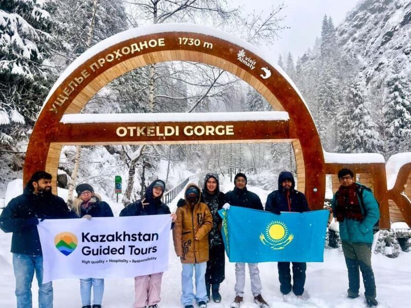 Alma-Arasan & Ayusai Mountain Gorges with Hot Springs Tour - Key Points