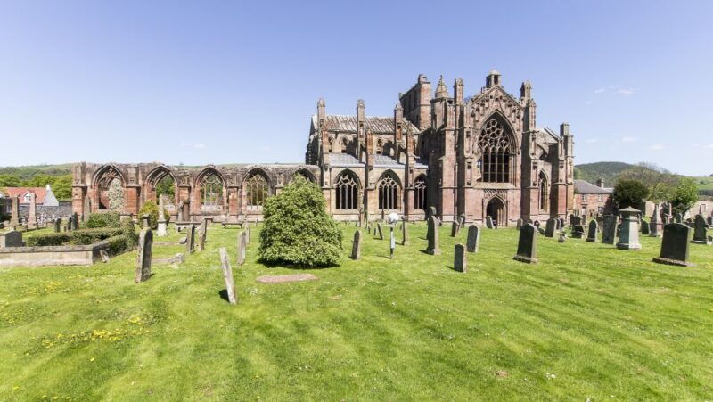 alnwick-castle-northumberland-scottish-borders-1-day-tour