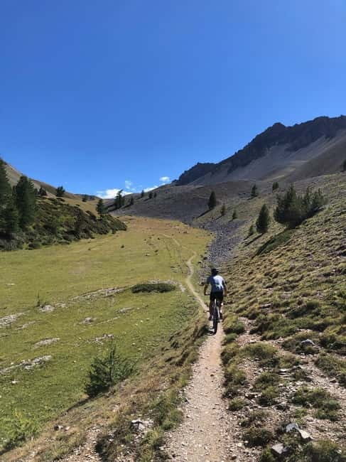 Alps: Sporty MTB tour among single track, alpine peaks and border history - The Guides and Equipment