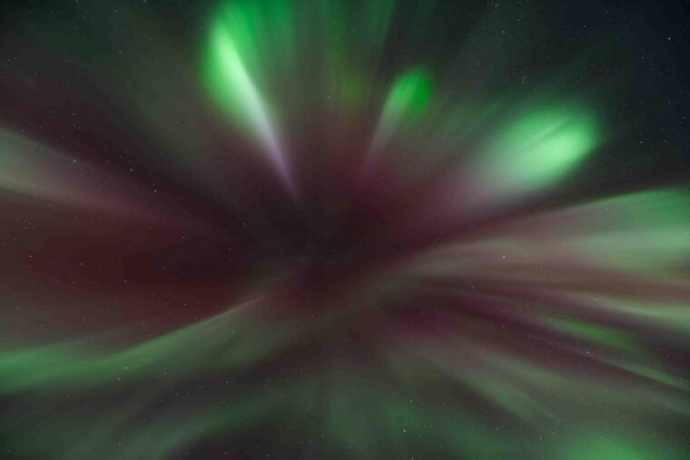 alta-aurora-hunt-tour-with-professional-photographer