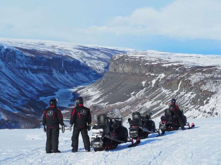 alta-guided-snowmobile-safari-on-finnmarksvidda-with-snacks