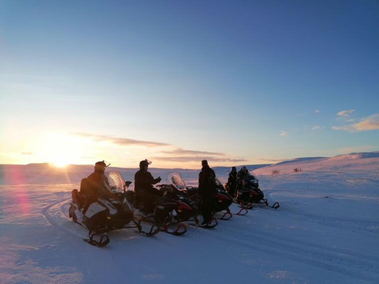 alta-guided-snowmobile-safari-on-finnmarksvidda-with-snacks