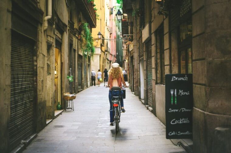 alternative-barcelona-raval-quarter-private-walking-tour
