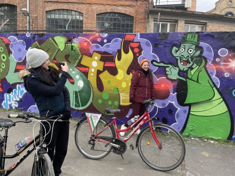alternative-bike-tour-graffiti-wall-and-peace