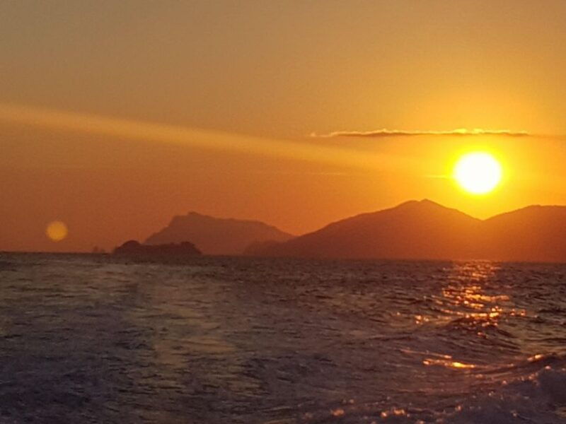 amalfi-boat-cruise-at-sunset