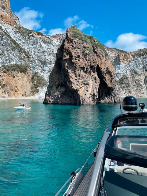 amalfi-coast-and-capri-exclusive-yacht-cruise