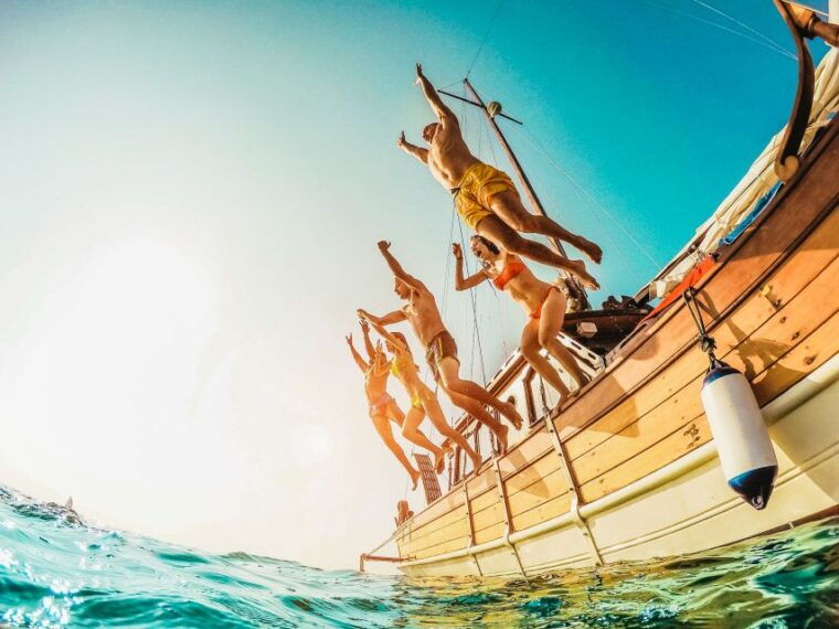 amalfi-coast-boat-and-snorkeling-tour-with-a-captain