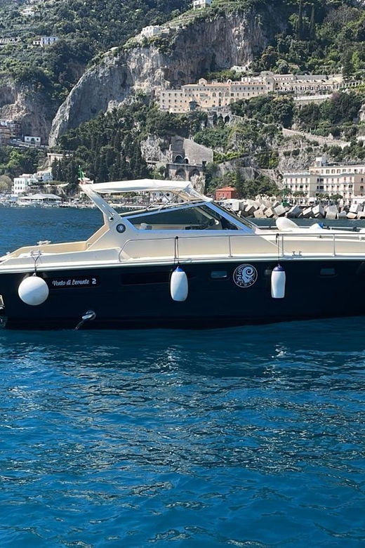 amalfi-coast-boat-tour-positano-capri-views
