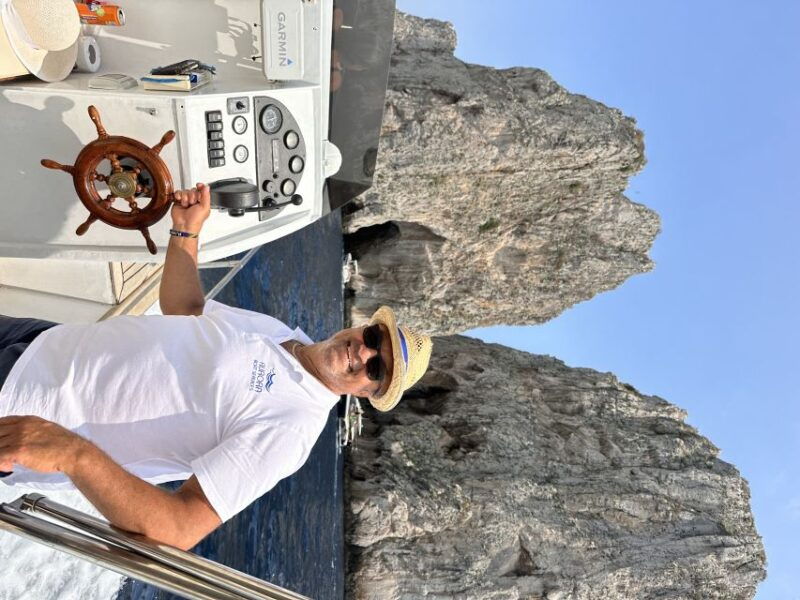 amalfi-coast-boat-tour-sorrentine-gozzo