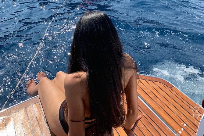 amalfi-coast-full-day-private-boat-tour-cabinrestroom-on-board