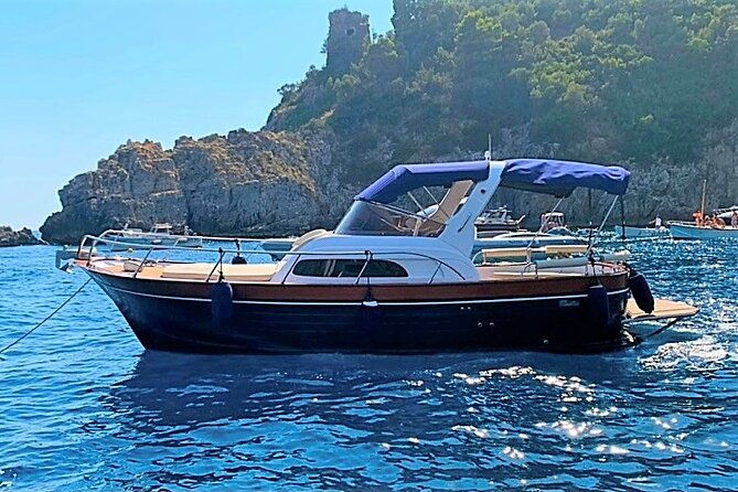 amalfi-coast-full-day-private-boat-tour-cabinrestroom-on-board