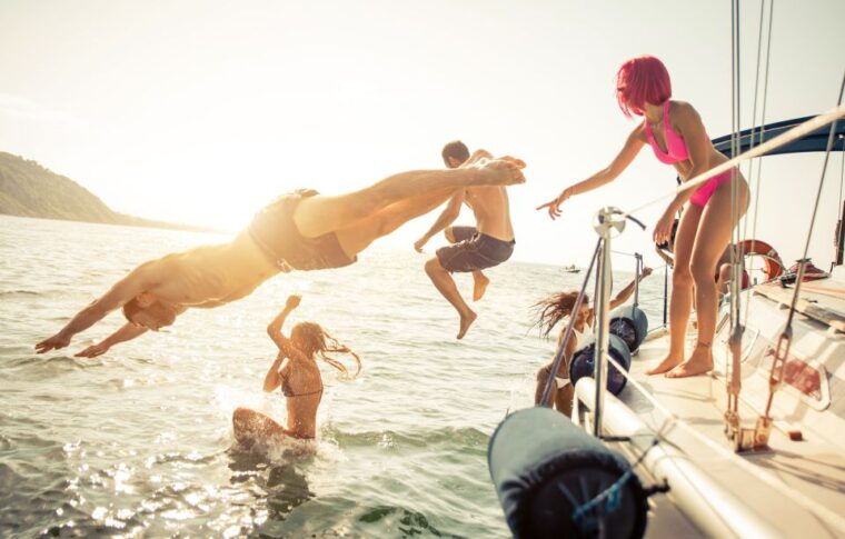amalfi-coast-romantic-sunset-cruise-with-music-cocktails