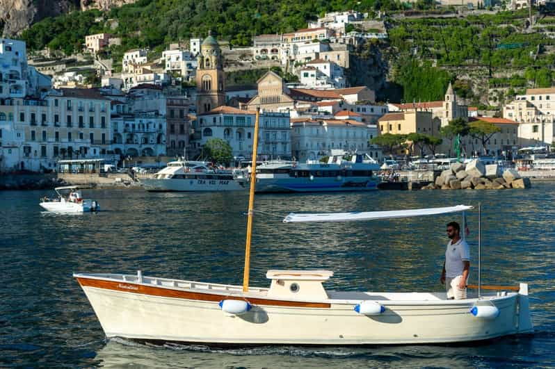 amalfi-cost-boat-boat-tour-with-traditional-gozzo