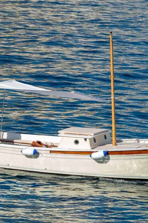 amalfi-cost-boat-boat-tour-with-traditional-gozzo