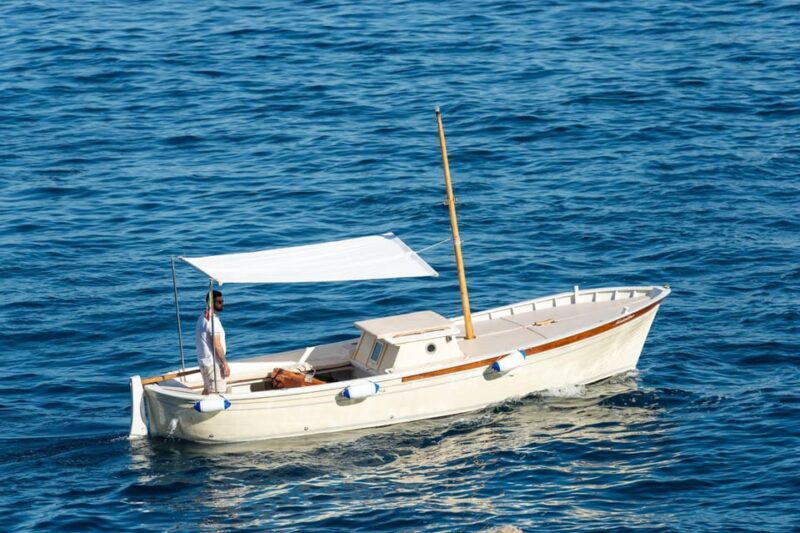 amalfi-cost-boat-boat-tour-with-traditional-gozzo