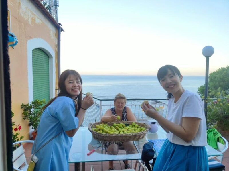 amalfi-food-tasting-experience-wine-at-a-locals-home