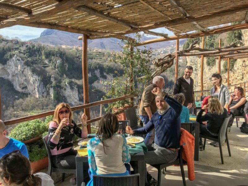 amalfi-walking-tour-between-furore-vertical-vineyards