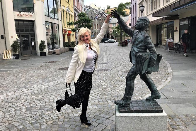 amazing-city-walk-in-alesund