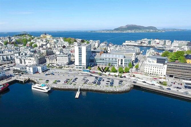 amazing-city-walk-in-alesund