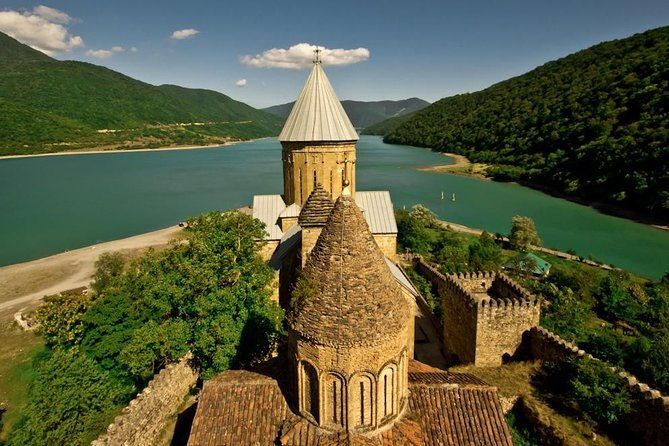 amazing-day-trip-gudauri-kazbegi-with-lunch-at-rooms-hotel-from-tbilisi