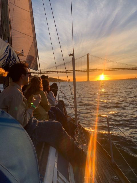 amazing-lisbon-private-boat-tour-with-drinks