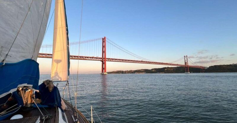 amazing-lisbon-private-boat-tour-with-drinks