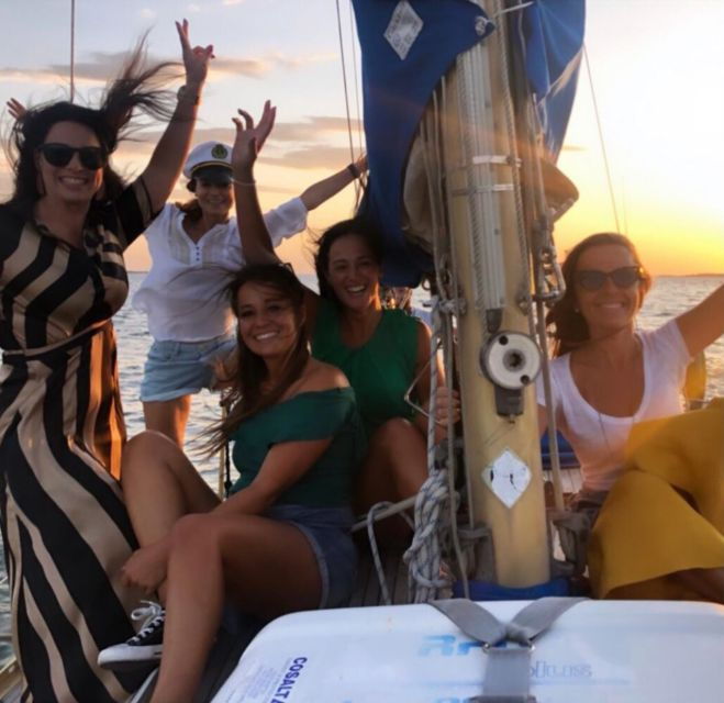 amazing-lisbon-private-boat-tour-with-drinks