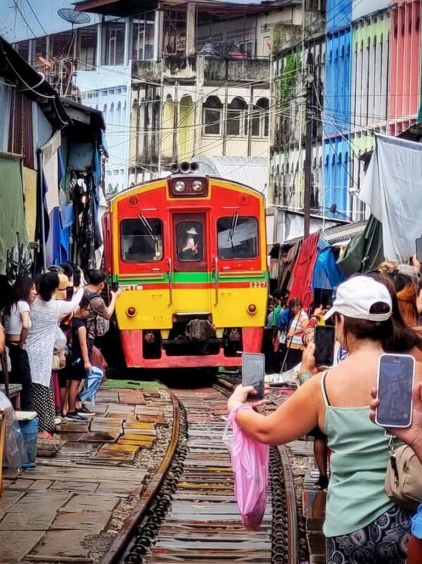 Amazing Maeklong Railway Market [ only on Fri, Sat, Sunday ] - Key Points