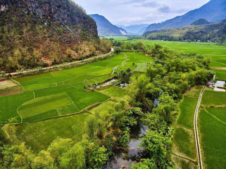 amazing-mai-chau-day-tour-small-group-with-biking-and-lunch
