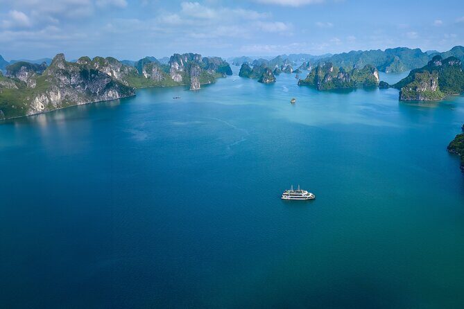 Amazing Sails Explorer: Luxury Halong Bay from Hanoi/Halong-1 Day All Inclusive - Key Points
