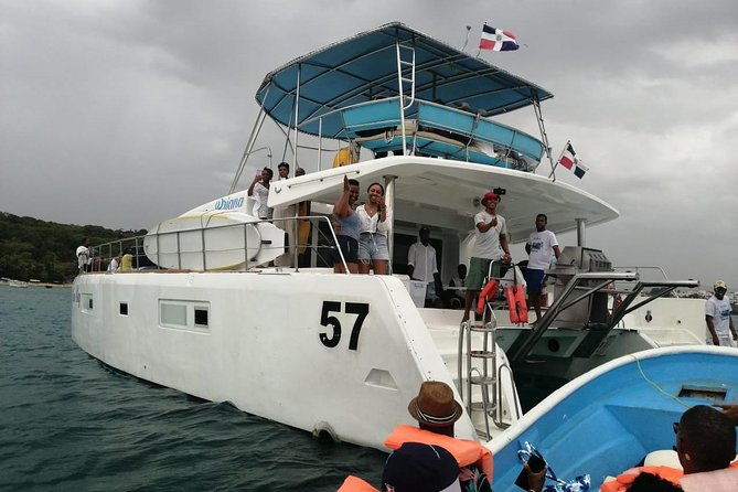 amber-cove-taino-bay-shore-excursion-private-charter-on-blue-sky-catamaran