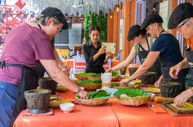 Amok Cooking Class and Market Tour in Pub Street - Siem Reap - What Reviewers Say