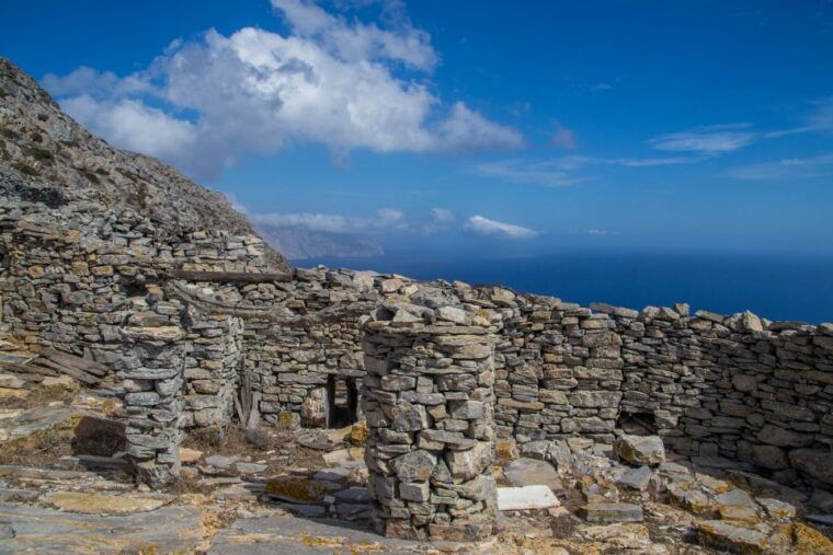 amorgos-guided-hike-of-the-panagia-hozoviotissa-monastery