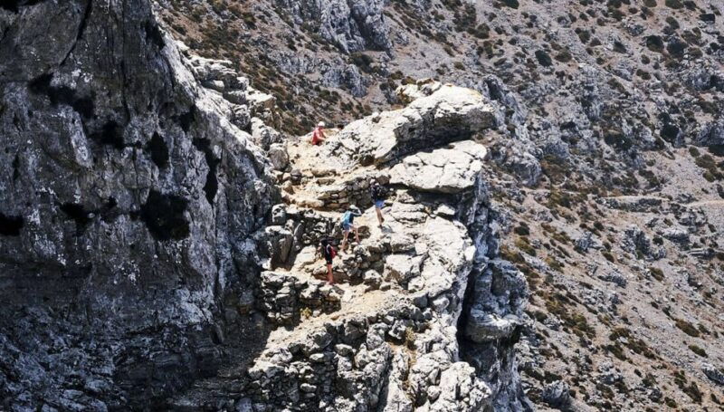 amorgos-hiking-along-the-ridges-of-mt-krikelos