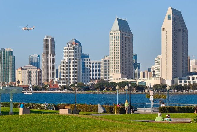 amorous-strolls-love-is-in-san-diego