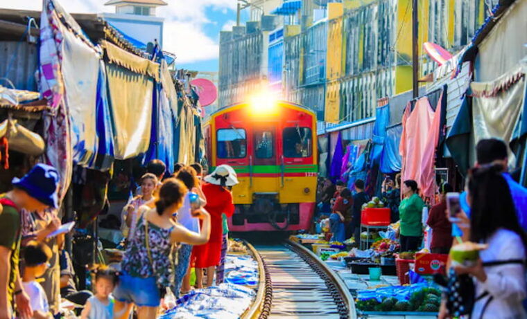 amphawa-floating-market-railway-market-private-tour