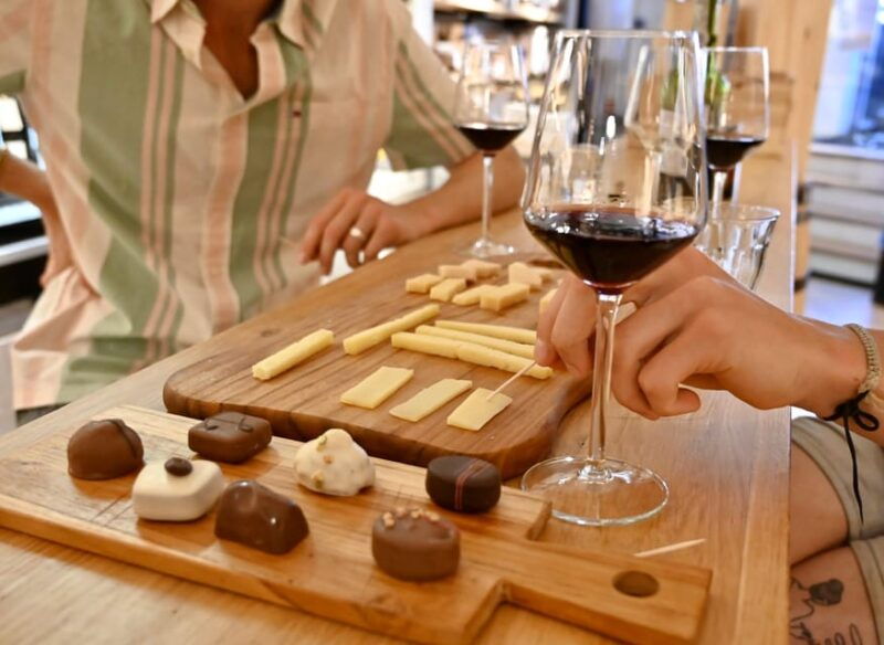 amsterdam-10-tastings-guided-food-tour-by-unesco-canals