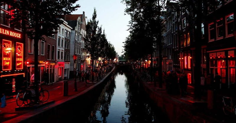 Amsterdam: 1,5-Hour Red Light District Tour - Discovering the Red Light District: A Practical and Authentic Tour Experience