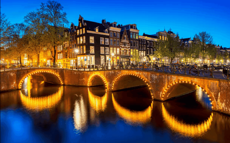 amsterdam-3-hour-see-and-taste-tour-of-historical-centre